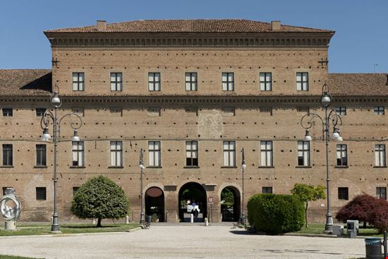 Piazza Bentivoglio Piazza Bentivoglio m.bonotto - Shutterstock.com 