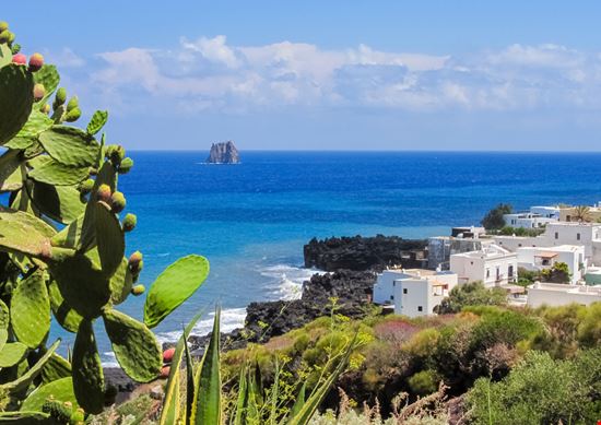 Isola di Stromboli Isola di Stromboli Roberto Lo Savio - Shutterstock.com 