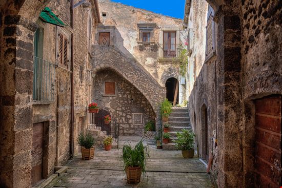 Santo Stefano di Sessanio Santo Stefano di Sessanio Stefano Pellicciari - Shutterstock.com 
