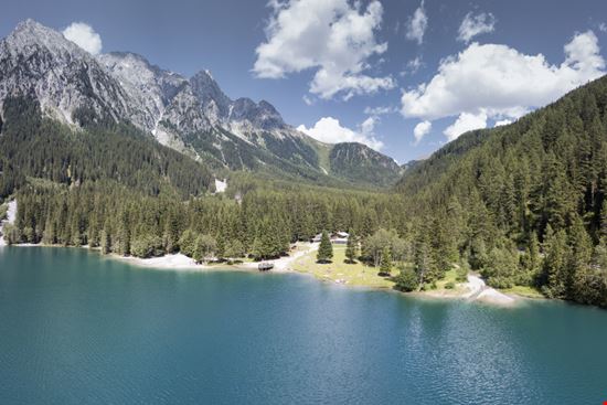 Lago di Anterselva Lago di Anterselva cristian ghisla - Shutterstock.com 