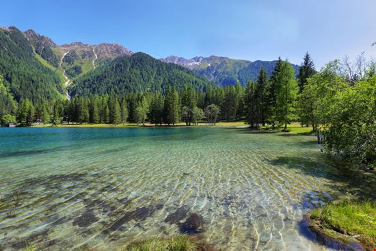 Lago di Anterselva Lago di Anterselva Marisa Estivill / Shutterstock.com 