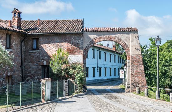 Abbazia di Morimondo Abbazia di Morimondo AlePana / Shutterstock.com 