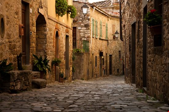 Montefioralle Montefioralle Kurkul - Shutterstock.com 