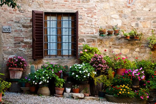 Montefioralle Montefioralle Kurkul - Shutterstock.com 