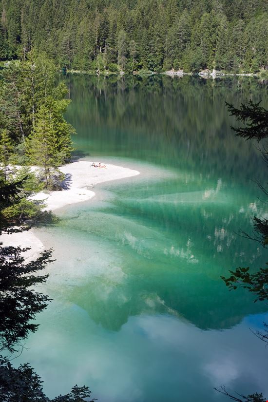 Lago di Tovel Lago di Tovel antonioscarpi - Istockphoto.com 