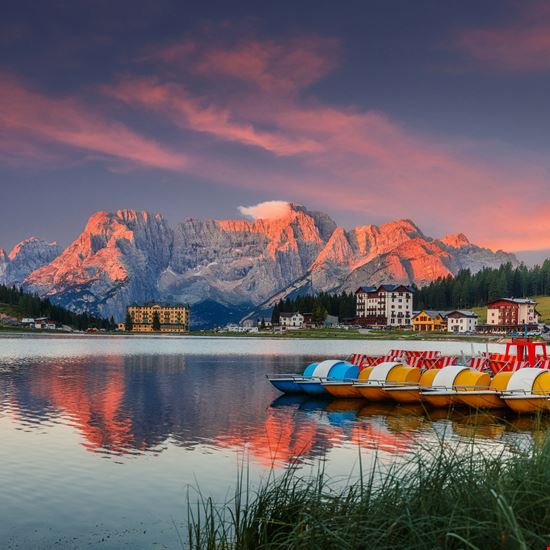 Lago di Misurina Scorci del lago Yevhenii Chulovskyi - Shutterstock.com 