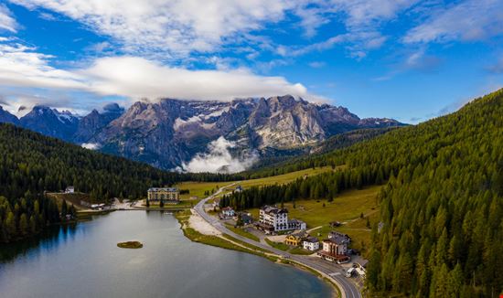 Lago di Misurina Scorci del lago DaLiu - Shutterstock.com 