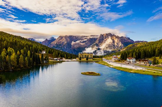 Lago di Misurina Scorci del lago DaLiu - Shutterstock.com 