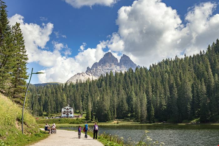 Lago di Misurina - Scorci del lago - Philip Bird LRPS CPAGB / Shutterstock.com