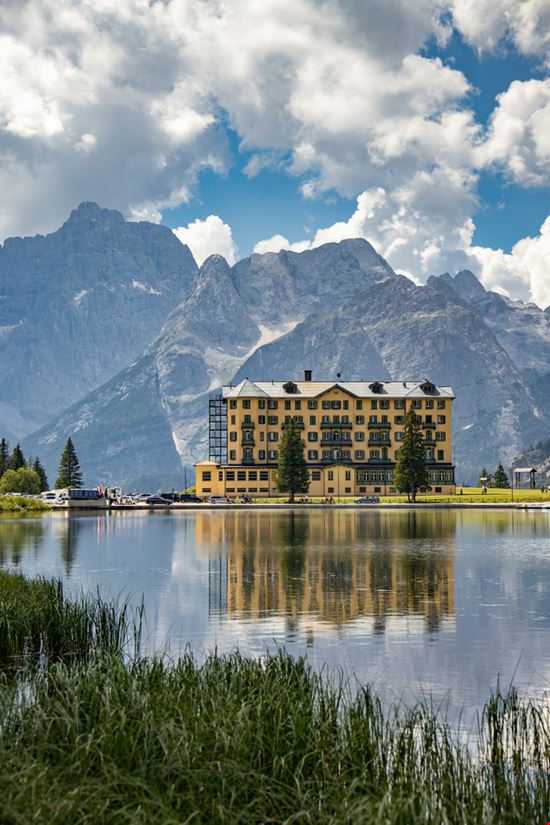 Lago di Misurina Scorci del lago Philip Bird LRPS CPAGB / Shutterstock.com 