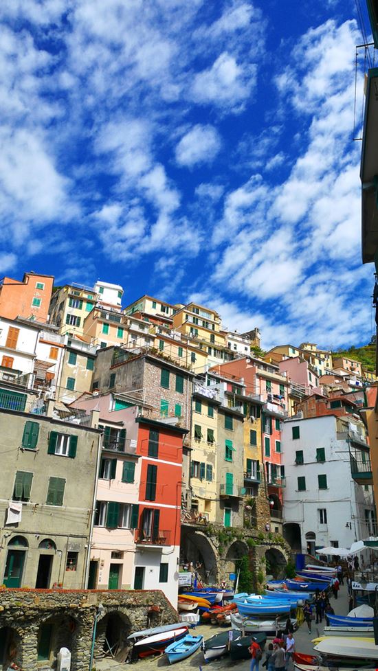 Corniglia Corniglia nuchun - Shutterstock.com 