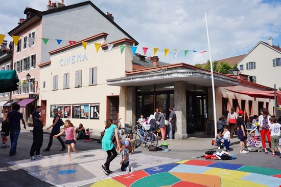Carouge Carouge EQRoy / Shutterstock.com 