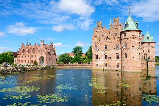 Castello di Egeskov Castello di Egeskov Nigar Alizada / Shutterstock.com 