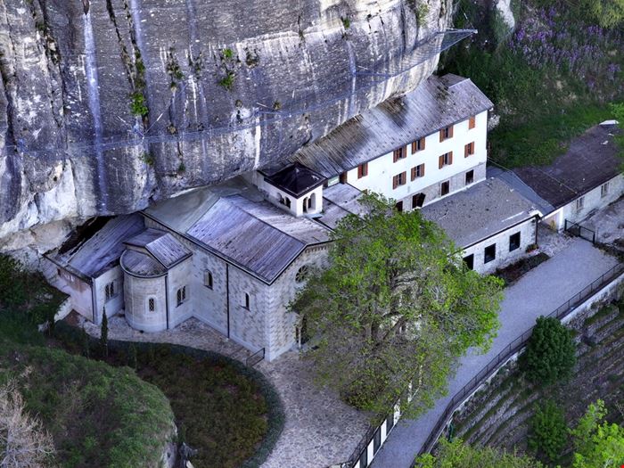 Eremo di Bismantova - Eremo di Bismantova - @D-VISIONS, Shutterstock.com/solo uso editoriale