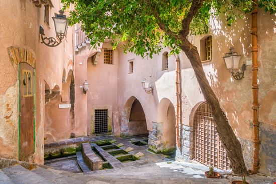 Cefalù Lavatoio Medievale Stefano_Valeri - Shutterstock.com 