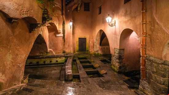 Cefalù Lavatoio Medievale Balate Dorin - Shutterstock.com 
