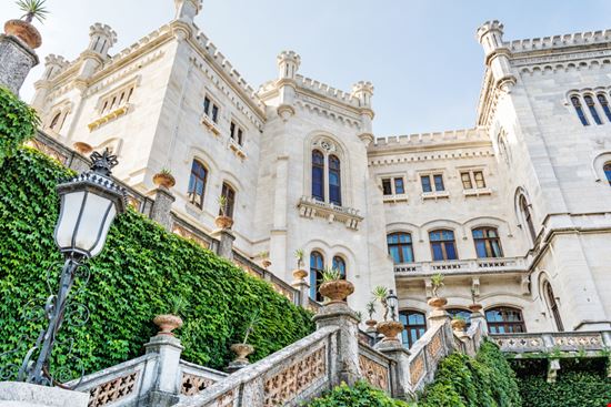 Trieste Castello di Miramare PeterVrabel - Shutterstock.com 