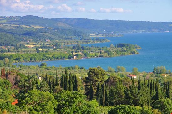 Bolsena Il Lago LianeM - Shutterstock.com 