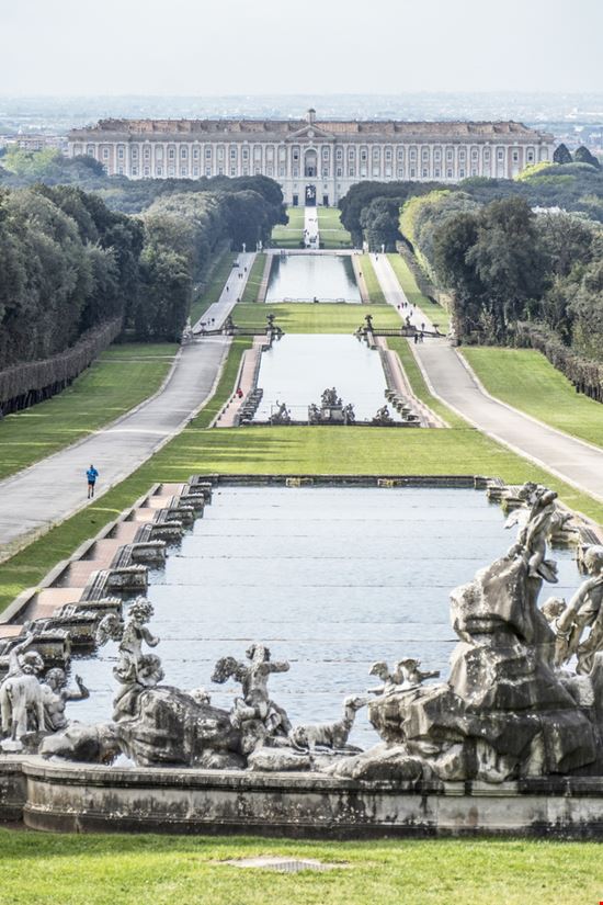 Caserta Palazzo Reale di Caserta AlePana / Shutterstock.com 