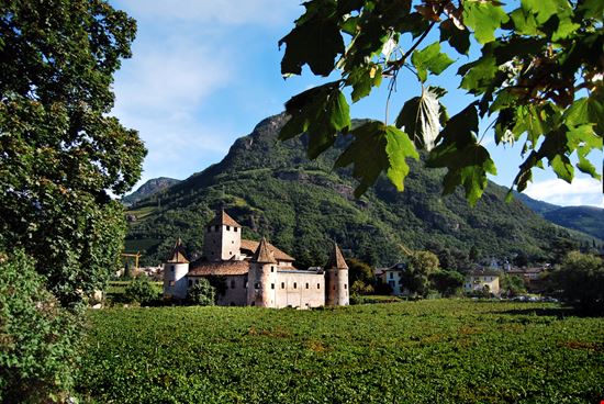 Bolzano Castel Mareccio silvia_bobo / Shutterstock.com 