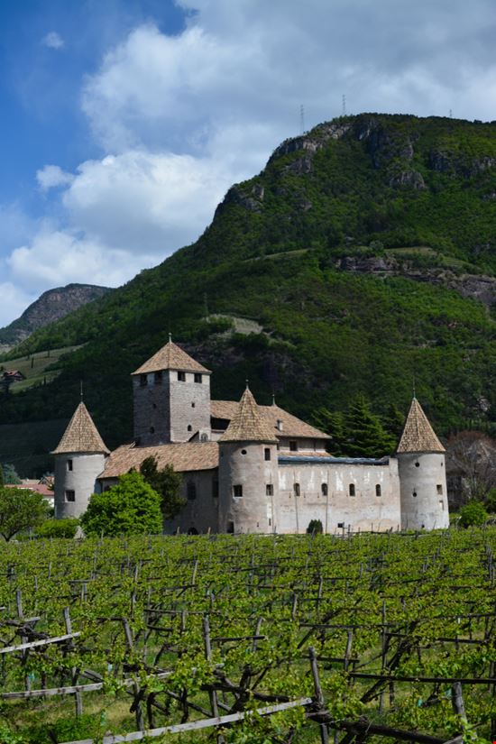 Bolzano Castel Mareccio U. Gernhoefer - Shutterstock.com 