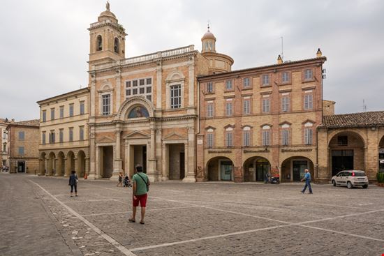 Offida Offida lorenza62 / Shutterstock.com 