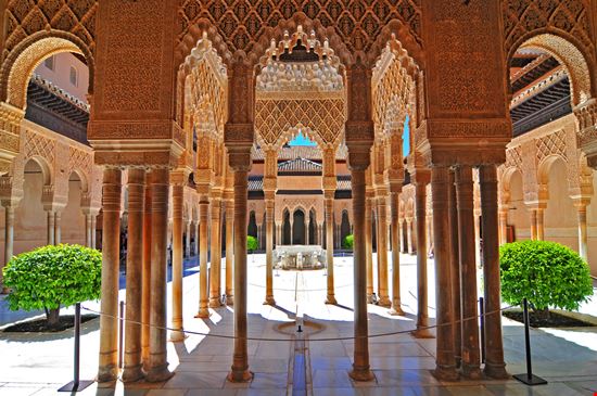 Alhambra Alhambra Cezary Wojtkowski / Shutterstock.com 