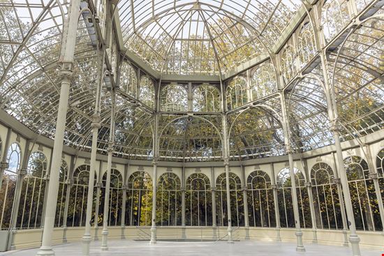 Palacio de Cristal Palacio de Cristal Kiev.Victor - Shutterstock.com 