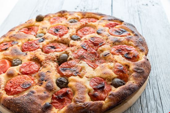 Focaccia barese Focaccia barese FPWing - Shutterstock.com 
