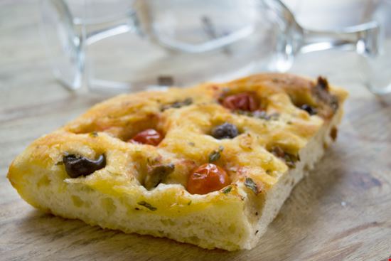 Focaccia barese Focaccia barese Salvomassara - Shutterstock.com 