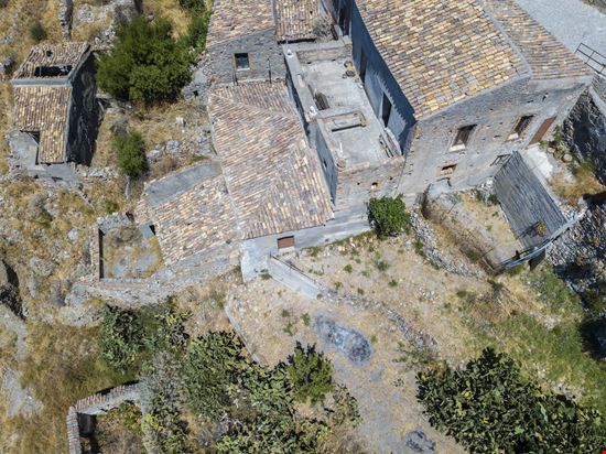 Pentedattilo Il borgo fantasma della Calabria stock.adobe.com 