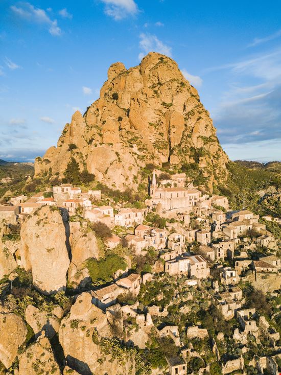 Pentedattilo Il borgo fantasma della Calabria stock.adobe.com 