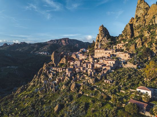 Pentedattilo Il borgo fantasma della Calabria stock.adobe.com 