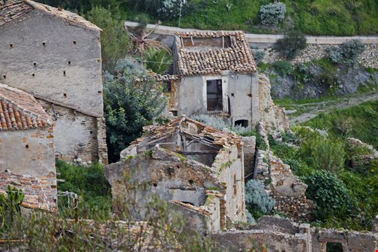 Pentedattilo Il borgo fantasma della Calabria stock.adobe.com 