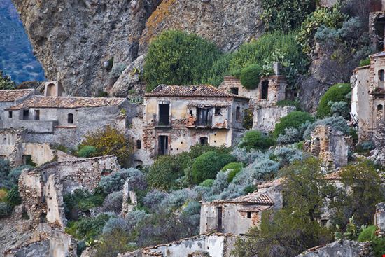 Pentedattilo Il borgo fantasma della Calabria stock.adobe.com 
