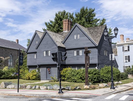 Salem Salem travelview - Shutterstock.com 