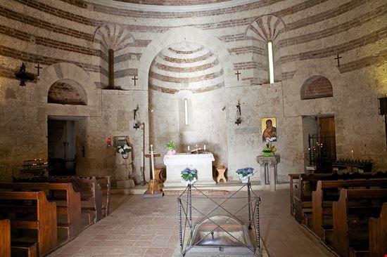 Cappella di Montesiepi Cappella di Montesiepi ajlber - Istockphoto.com 