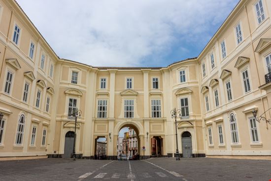 Reggia di Portici Reggia di Portici forben - Shutterstock.com 