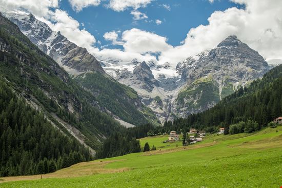 Passo dello Stelvio Il re dei passi di montagna stock.adobe.com 