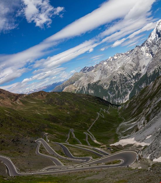 Passo dello Stelvio Il re dei passi di montagna stock.adobe.com 