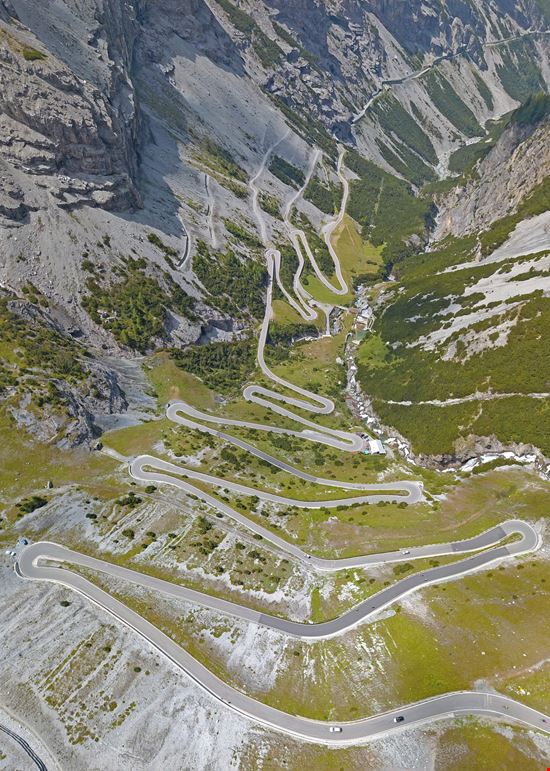 Passo dello Stelvio Il re dei passi di montagna stock.adobe.com 
