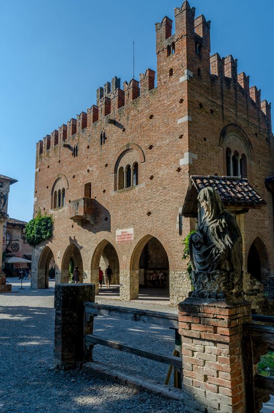 Grazzano Visconti Grazzano Visconti Alessandro Cristiano - Istockphoto.com 