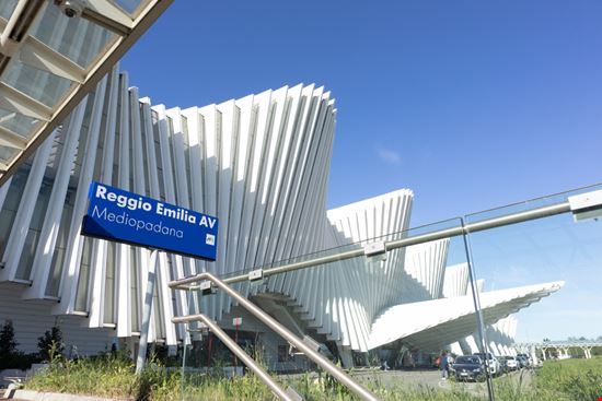 Reggio Emilia Stazione AV Mediopadana Leo_tronico / Shutterstock.com 