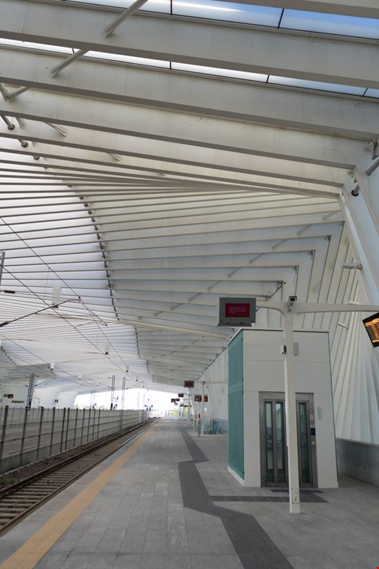 Reggio Emilia Stazione AV Mediopadana Leo_tronico / Shutterstock.com 