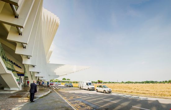 Reggio Emilia Stazione AV Mediopadana rarrarorro / Shutterstock.com 