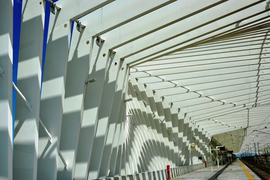 Reggio Emilia Stazione AV Mediopadana AJ165 / Shutterstock.com 