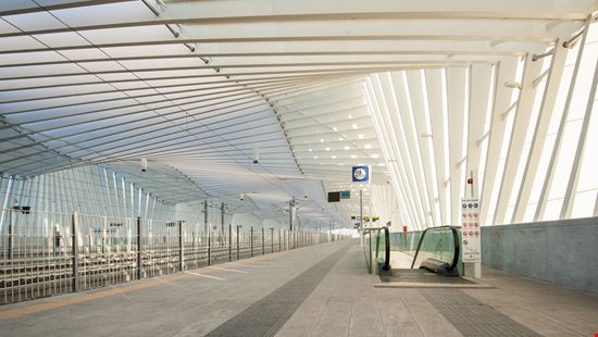 Reggio Emilia Stazione AV Mediopadana pio3 / Shutterstock.com 