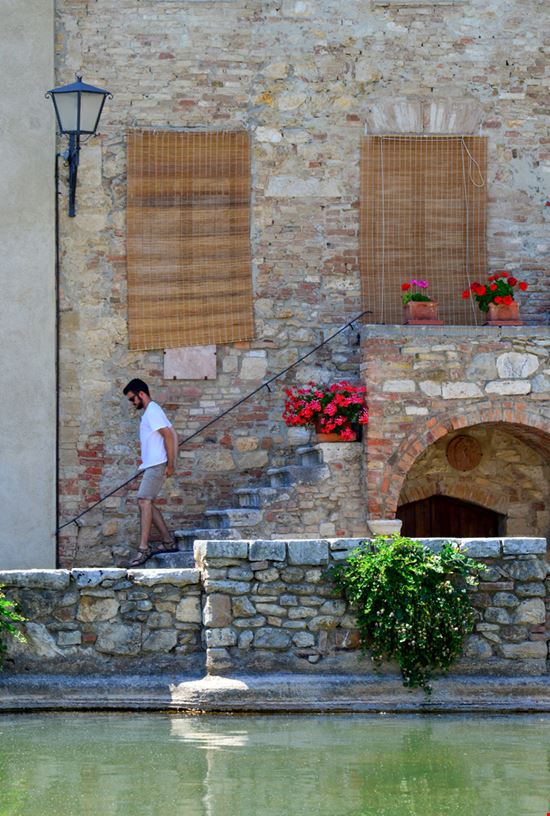 Bagno Vignoni Il borgo delle terme in Val d'Orcia ValerioMei / Shutterstock.com 