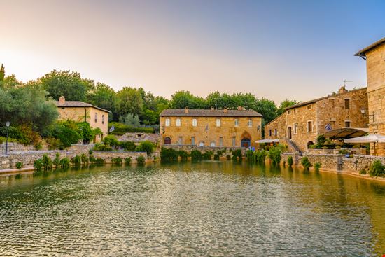Bagno Vignoni Il borgo delle terme in Val d'Orcia Marco Bicci / Shutterstock.com 