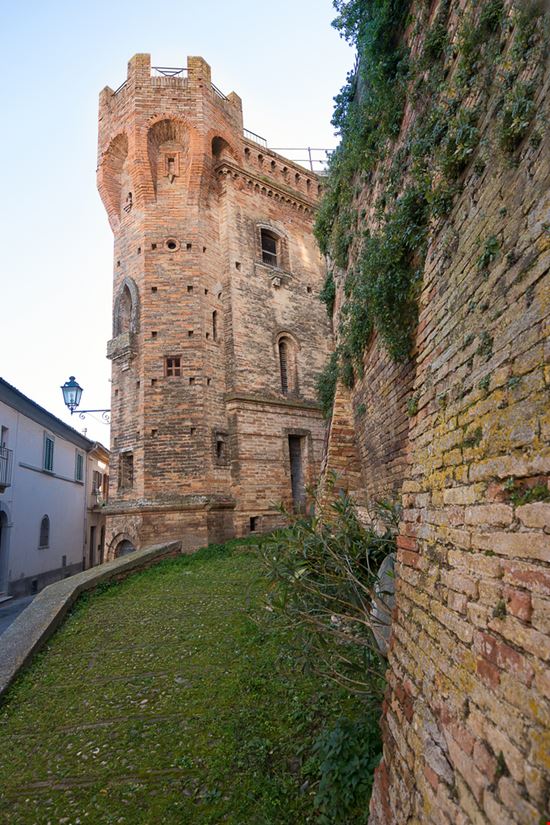 Loreto Aprutino Centro storico Shutterstock.com 